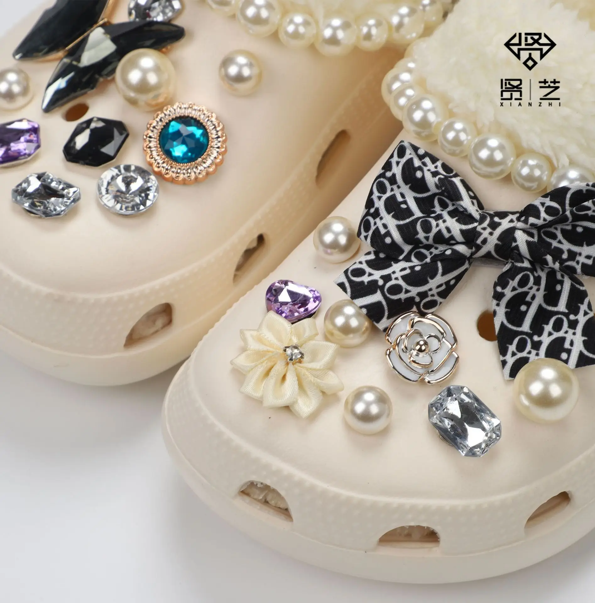 1 Paket Set Lüks Ayakkabı Takılar Kelebek İnci Zincir Aksesuarları Kızlar için Bling Taklidi Crocs Ayakkabı Çiçek noel hediyesi