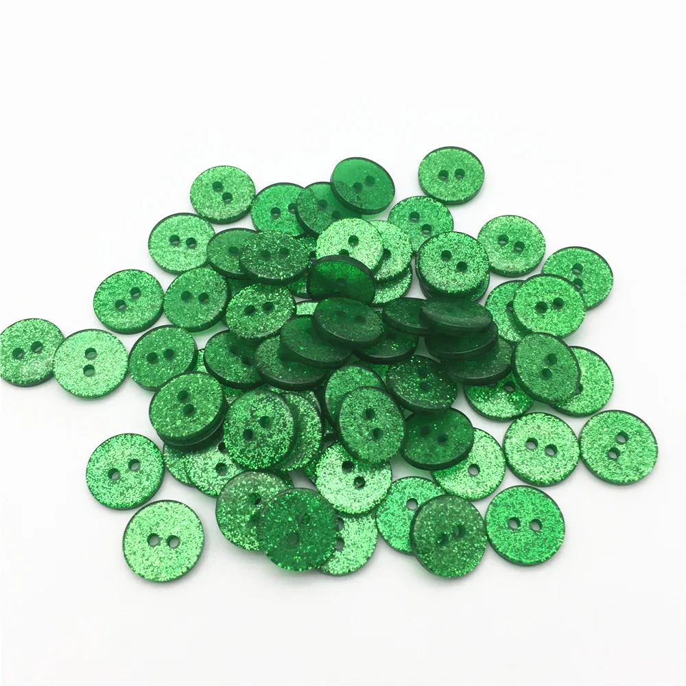 500 adet Noel Koyu Yeşil Glitter Sparkly 13mm 2 Delik Yuvarlak Reçine Düğmeler Bezemeler Dikiş Aksesuarı Bebek Düğmesi