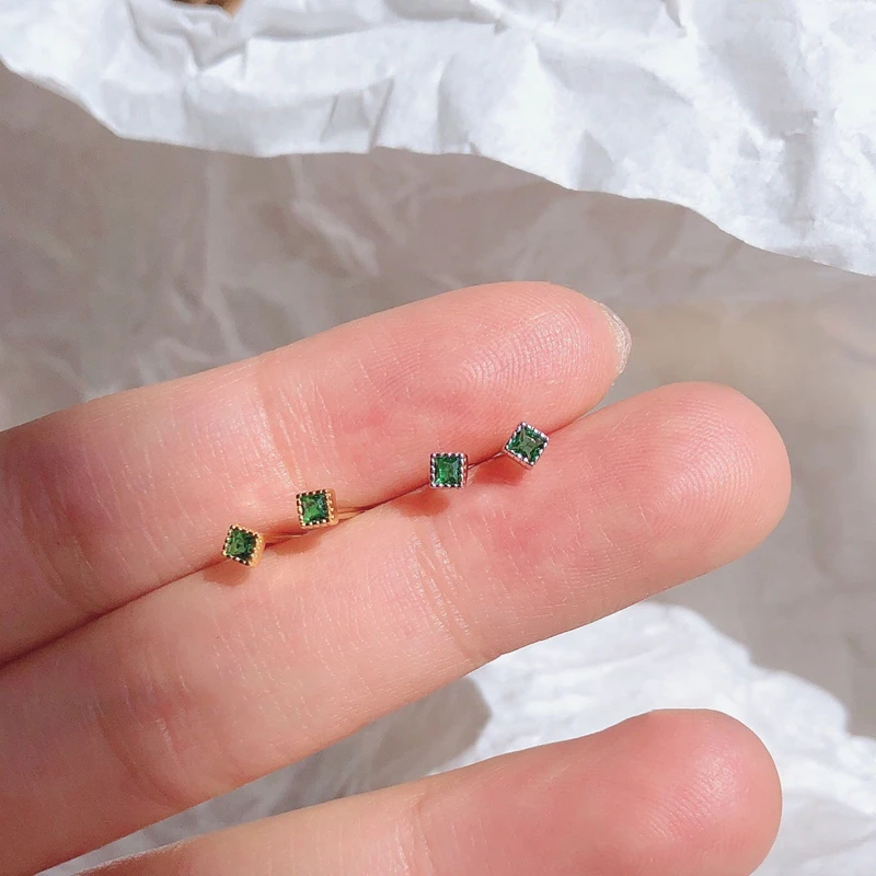 925 Ayar Gümüş Geometrik Küçük Mini Yeşil Kübik Zirkon Damızlık Küpe Kadın Erkek Kulak Kıkırdak Takı Aksesuarları YEA502