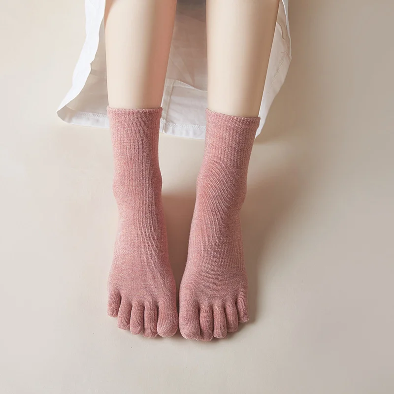 Kaliteli kadın 5 Parmak Çorap Düz Renk Kore Tarzı Çorap Seti Kadın Bayanlar Spor Ayak Pamuk Çorap