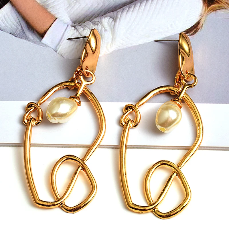 Yeni tasarım basit altın Renk metal Düzensiz Küpe Yüksek Kaliteli Dangle Bırak Küpe moda Takı Aksesuarları kadınlar için